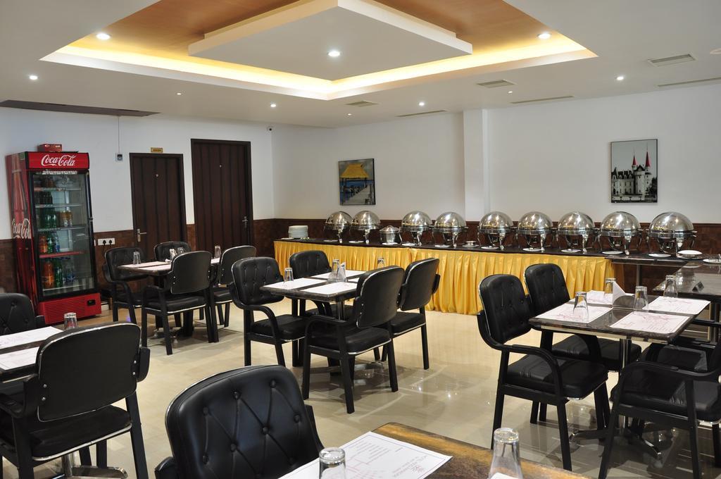 King Paradise Hotel Tiruchirappalli Bagian luar foto