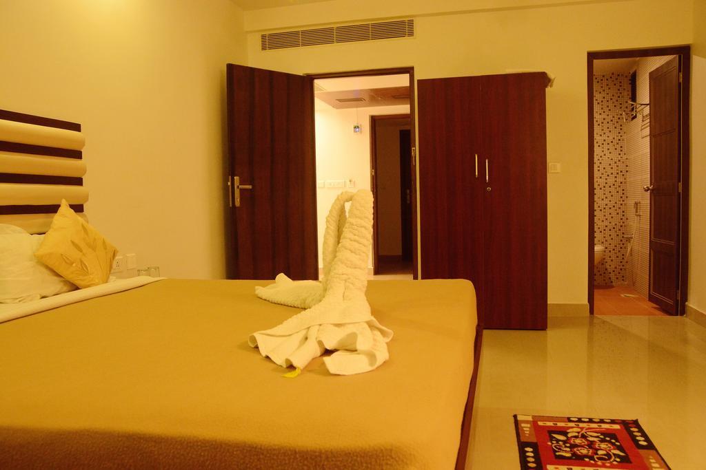 King Paradise Hotel Tiruchirappalli Bagian luar foto