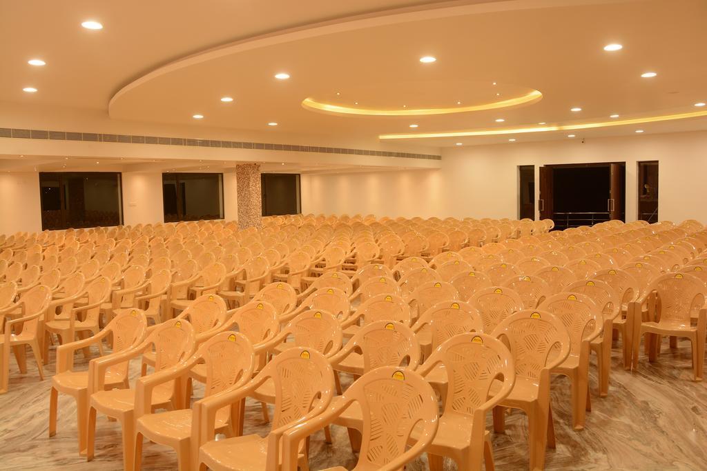 King Paradise Hotel Tiruchirappalli Bagian luar foto
