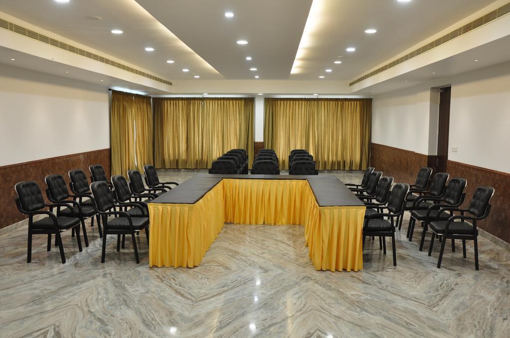 King Paradise Hotel Tiruchirappalli Bagian luar foto
