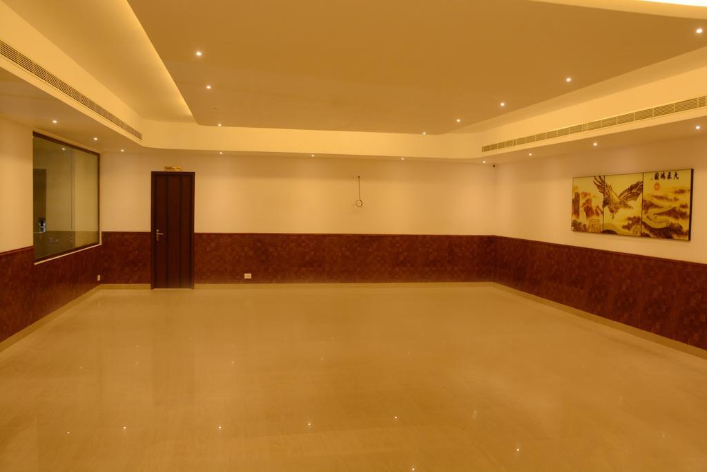 King Paradise Hotel Tiruchirappalli Bagian luar foto