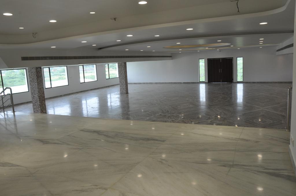 King Paradise Hotel Tiruchirappalli Bagian luar foto