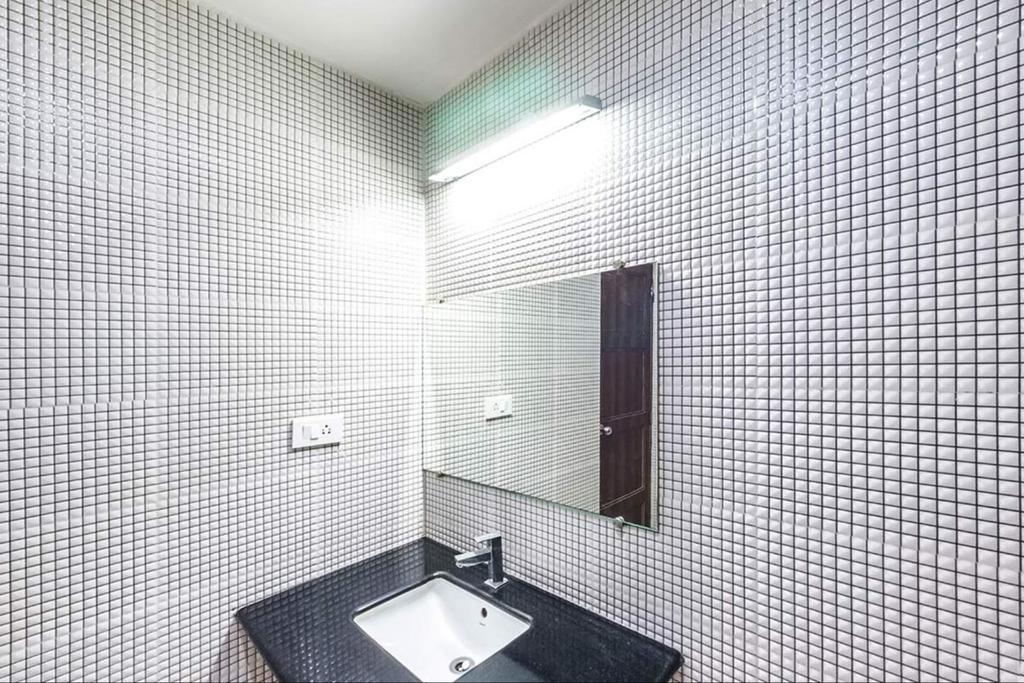 King Paradise Hotel Tiruchirappalli Bagian luar foto