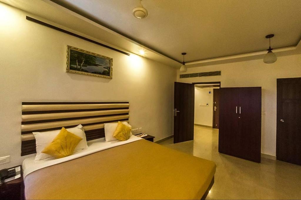 King Paradise Hotel Tiruchirappalli Bagian luar foto