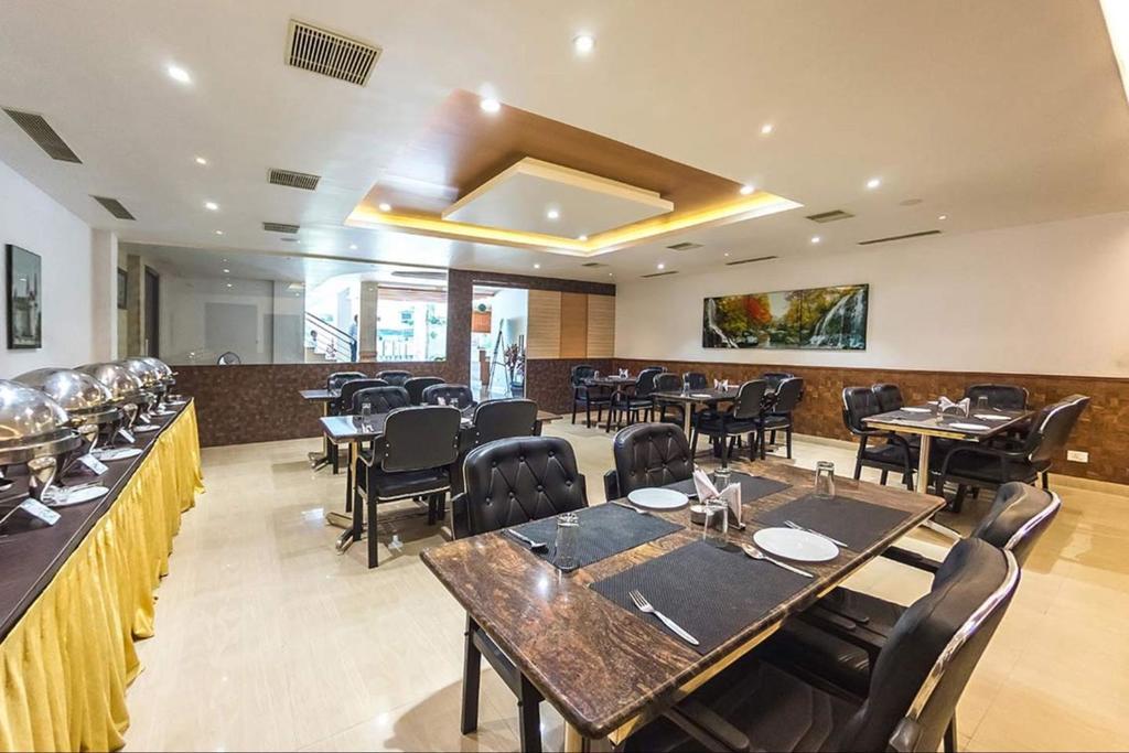 King Paradise Hotel Tiruchirappalli Bagian luar foto