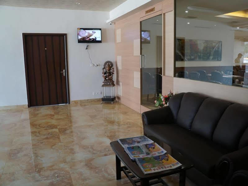 King Paradise Hotel Tiruchirappalli Bagian luar foto