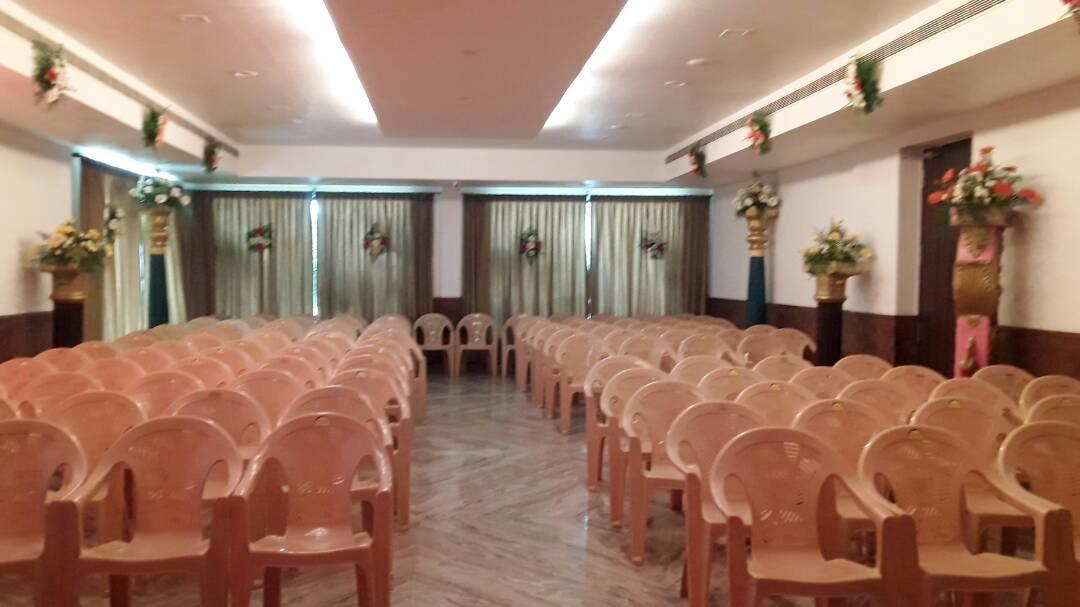 King Paradise Hotel Tiruchirappalli Bagian luar foto