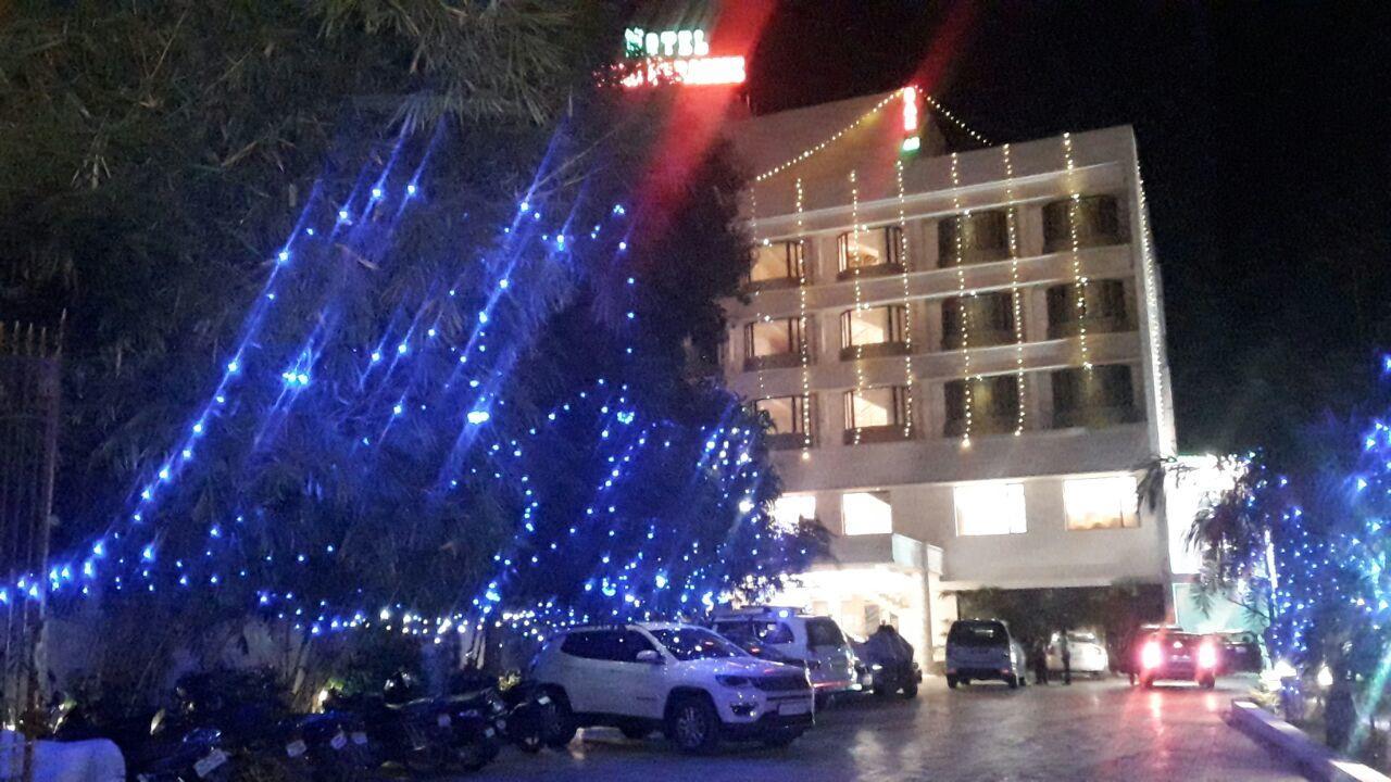King Paradise Hotel Tiruchirappalli Bagian luar foto